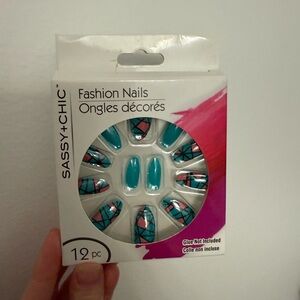 Sassy+Chic Teal and Pink Fashion Nails